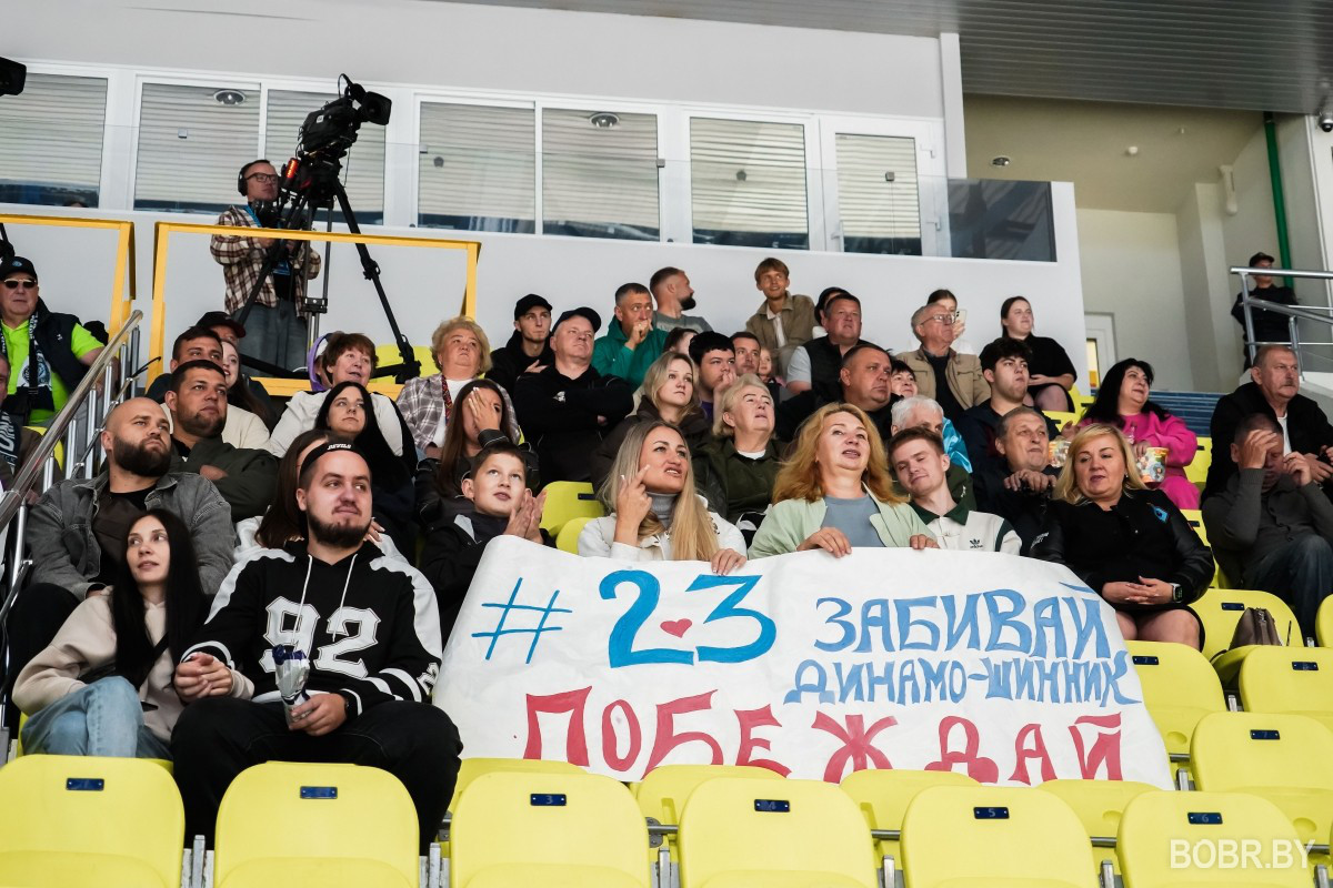 «Динамо-Шинник» одержал 5-ю победу подряд, обыграв «Спартак МАХ» со счётом — 4:1 (обновлено) «Динамо-Шинник» одержал 5-ю победу подряд, обыграв «Спартак МАХ» со счётом — 4:1 (обновлено)