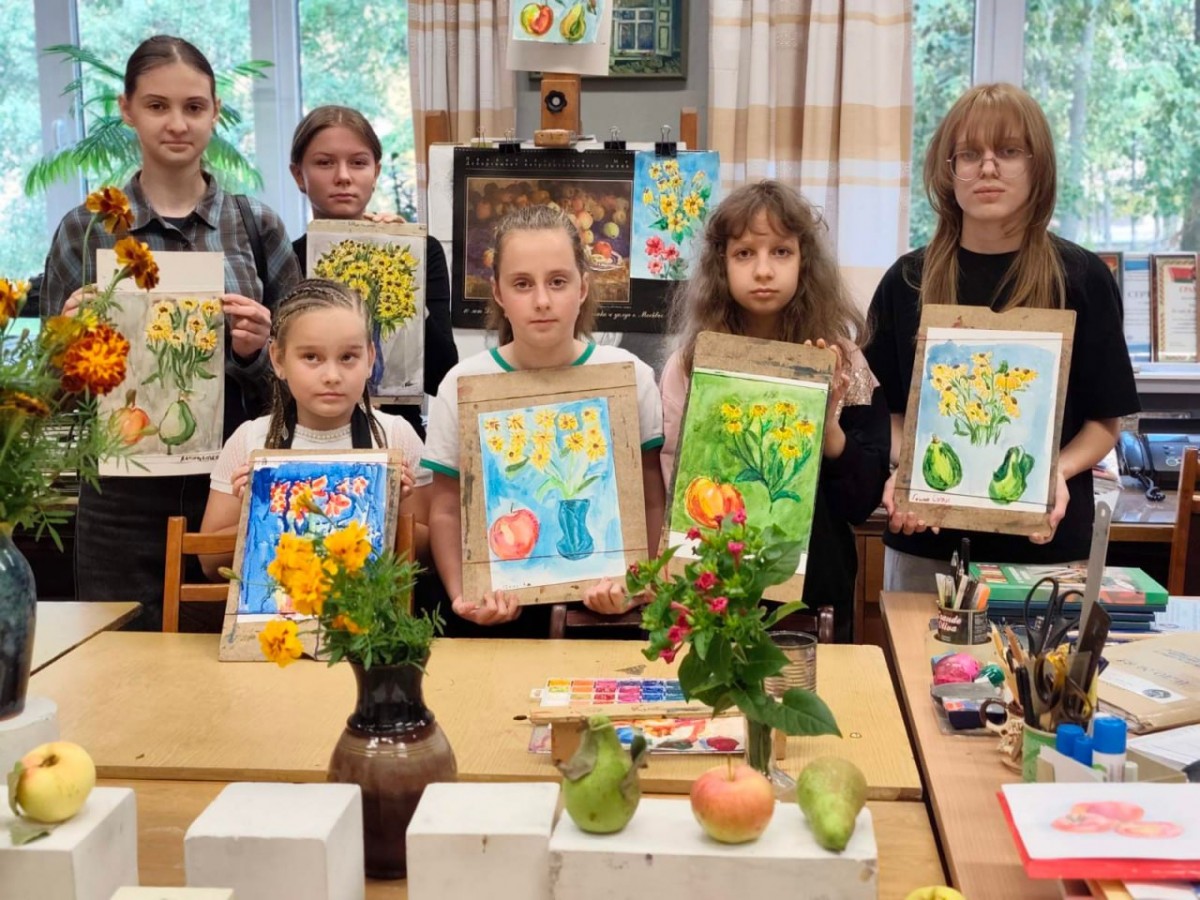 Краски осени в акварелях юных художников бобруйской изостудии «Радуга» Краски осени в акварелях юных художников бобруйской изостудии «Радуга»