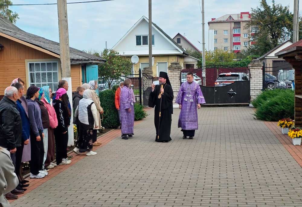 Епископ Бобруйский и Быховский Серафим возглавил престольное торжество в храме города Осиповичи в день Воздвижения Креста Господня