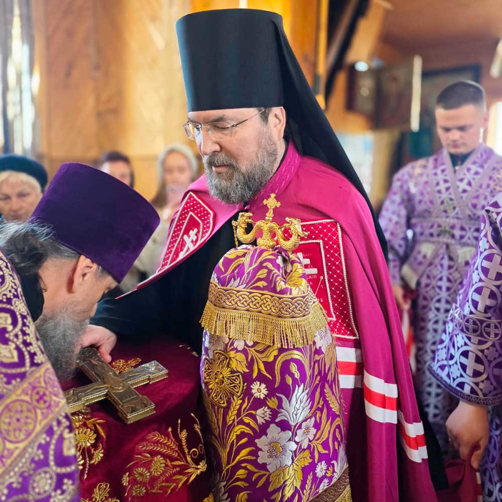 Епископ Бобруйский и Быховский Серафим возглавил престольное торжество в храме города Осиповичи в день Воздвижения Креста Господня