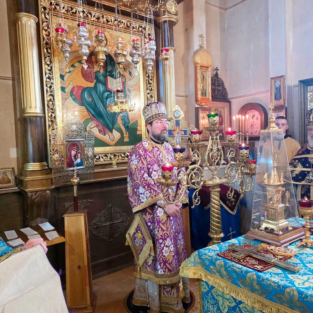 Епископ Бобруйский и Быховский Серафим возглавил престольное торжество в храме города Осиповичи в день Воздвижения Креста Господня