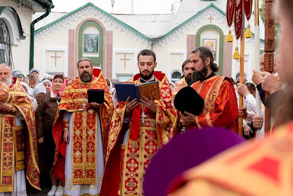 Епископ Бобруйский и Быховский Серафим возглавил престольное торжество в Николо-Софийском храме в день памяти Веры, Надежды и Любови.