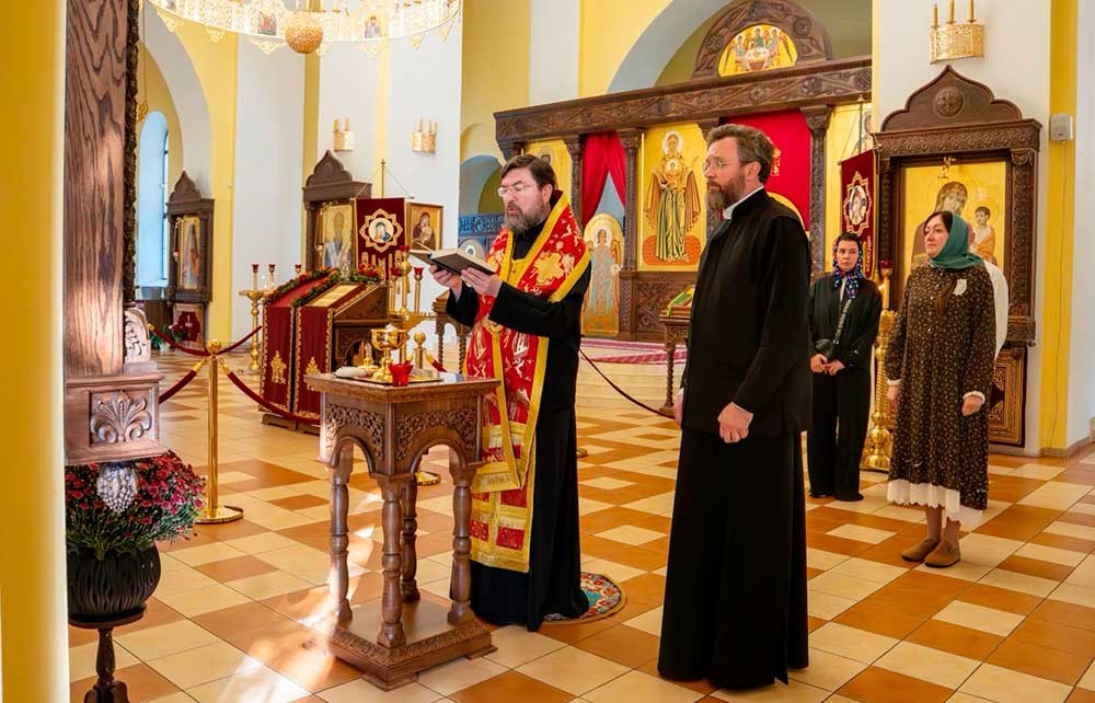 Епископ Бобруйский и Быховский Серафим освятил иконы преподобного Сергия Радонежского в Бобруйском кафедральном соборе святителя Николая