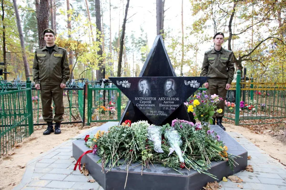 Память в граните: в Броже Бобруйского района открыли обновлённый мемориал советским лётчикам