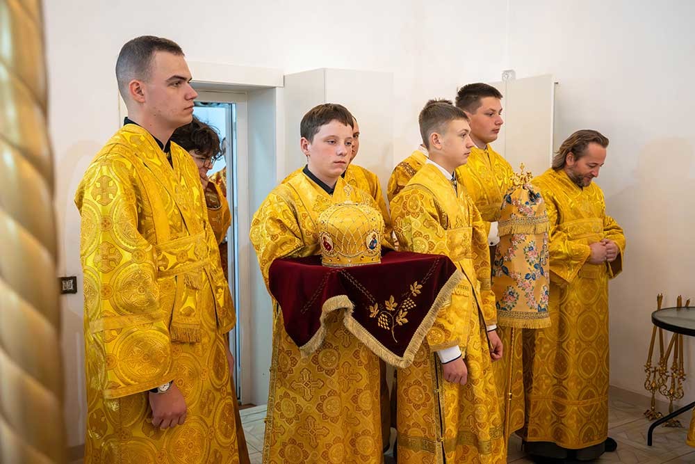 Епископ Бобруйский и Быховский Серафим возглавил Божественную литургию в храме Евфросинии Полоцкой в честь праздника Воздвижения Креста Господня