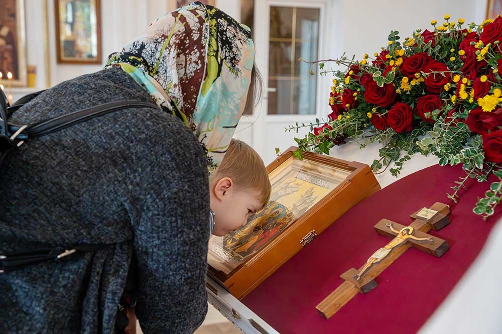 Епископ Бобруйский и Быховский Серафим возглавил Божественную литургию в храме Евфросинии Полоцкой в честь праздника Воздвижения Креста Господня