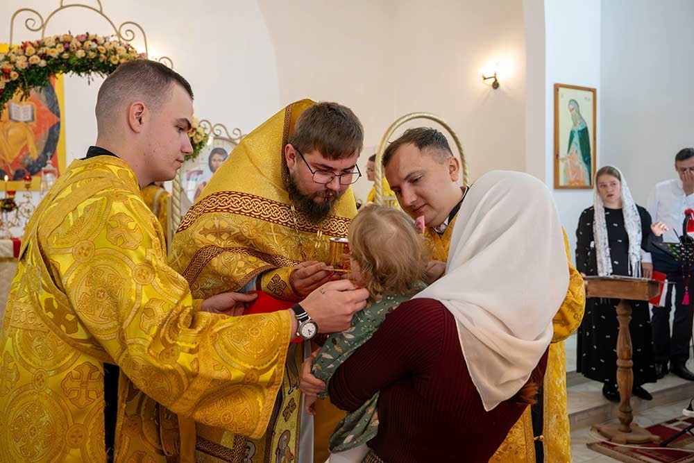 Епископ Бобруйский и Быховский Серафим возглавил Божественную литургию в храме Евфросинии Полоцкой в честь праздника Воздвижения Креста Господня
