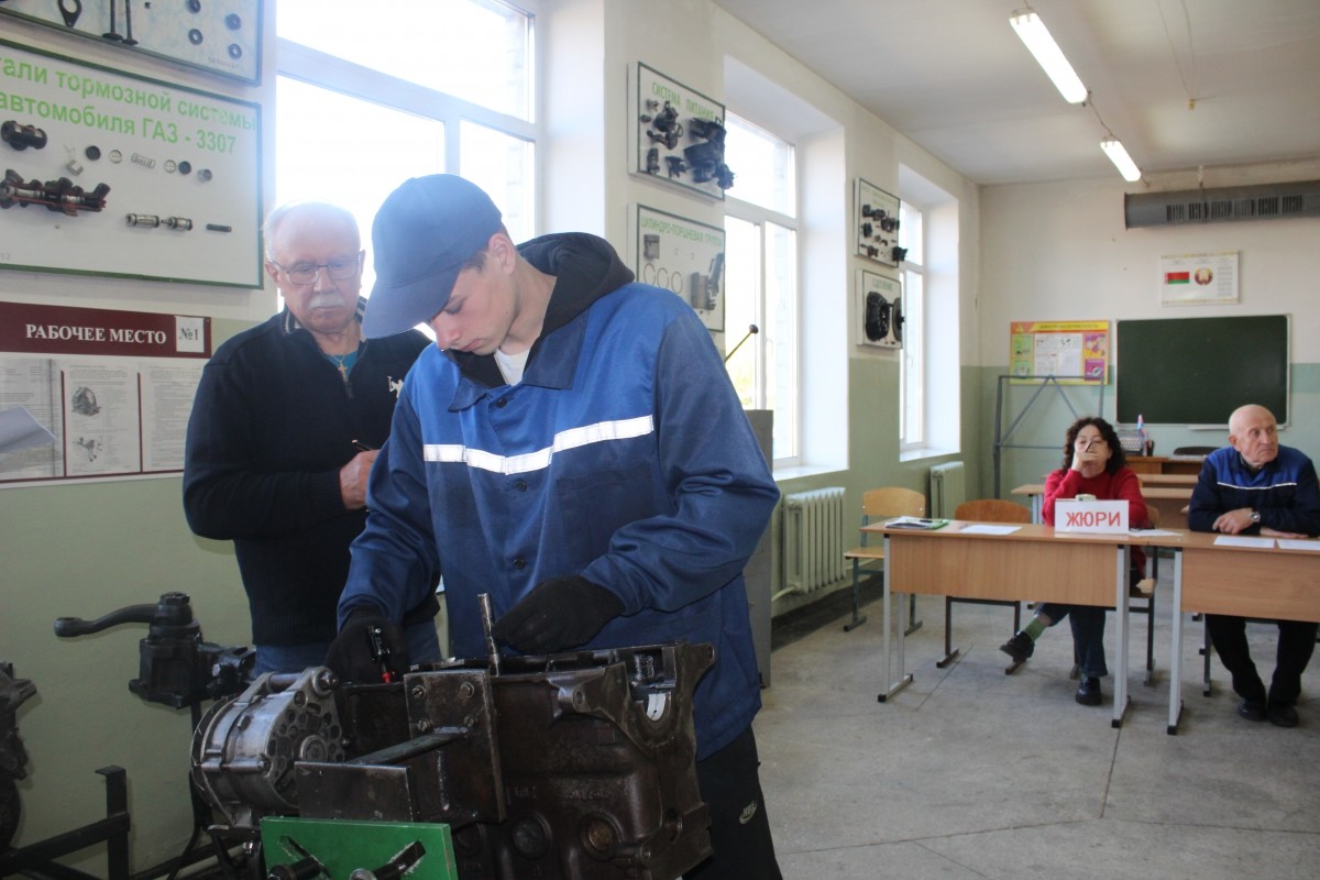 В Бобруйском автотранспортном колледже прошёл модуль конкурса профмастерства ко Дню автомобилиста и дорожника