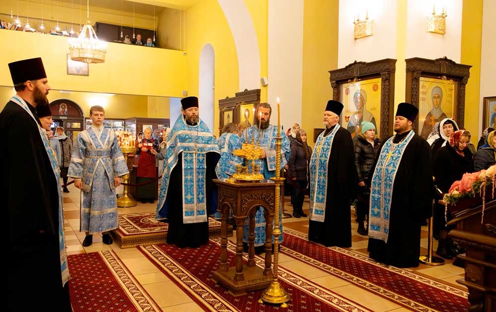 Епископ Бобруйский и Быховский Серафим совершил всенощное бдение в кафедральном соборе святителя Николая накануне праздника Покрова Пресвятой Богородицы