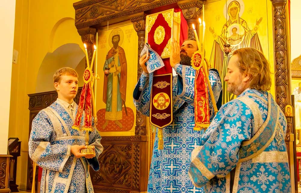 Епископ Бобруйский и Быховский Серафим совершил всенощное бдение в кафедральном соборе святителя Николая накануне праздника Покрова Пресвятой Богородицы
