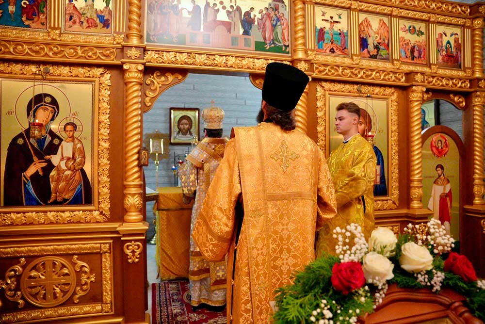 Епископ Бобруйский и Быховский Серафим возглавил Божественную литургию в Храме святителя Николая деревни Вирков Кличевского района