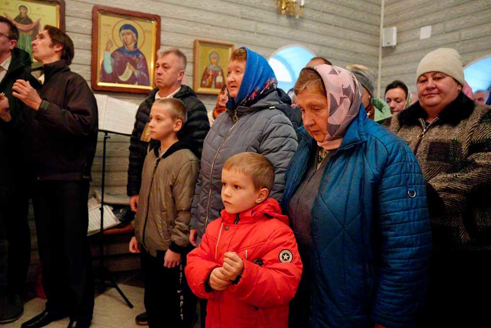 Епископ Бобруйский и Быховский Серафим возглавил Божественную литургию в Храме святителя Николая деревни Вирков Кличевского района