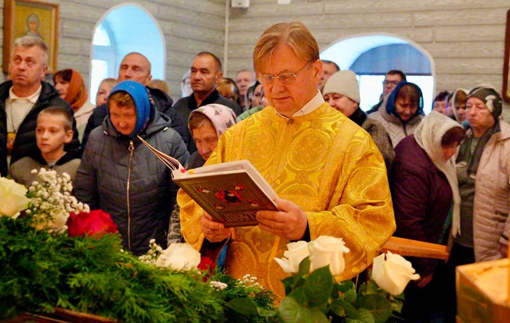 Епископ Бобруйский и Быховский Серафим возглавил Божественную литургию в Храме святителя Николая деревни Вирков Кличевского района