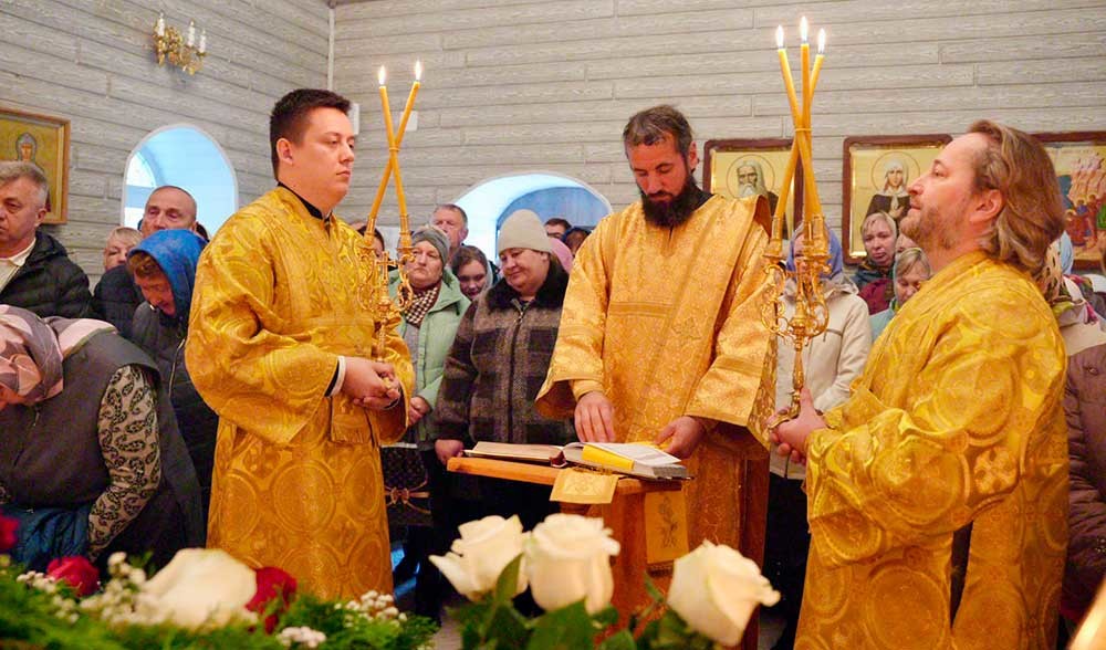 Епископ Бобруйский и Быховский Серафим возглавил Божественную литургию в Храме святителя Николая деревни Вирков Кличевского района