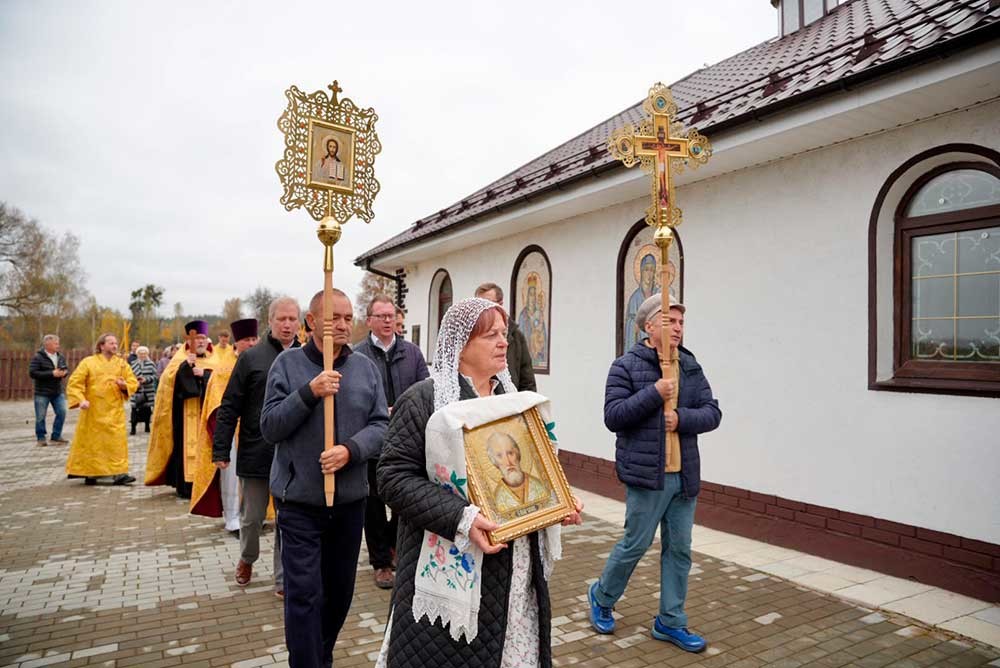 Епископ Бобруйский и Быховский Серафим возглавил Божественную литургию в Храме святителя Николая деревни Вирков Кличевского района