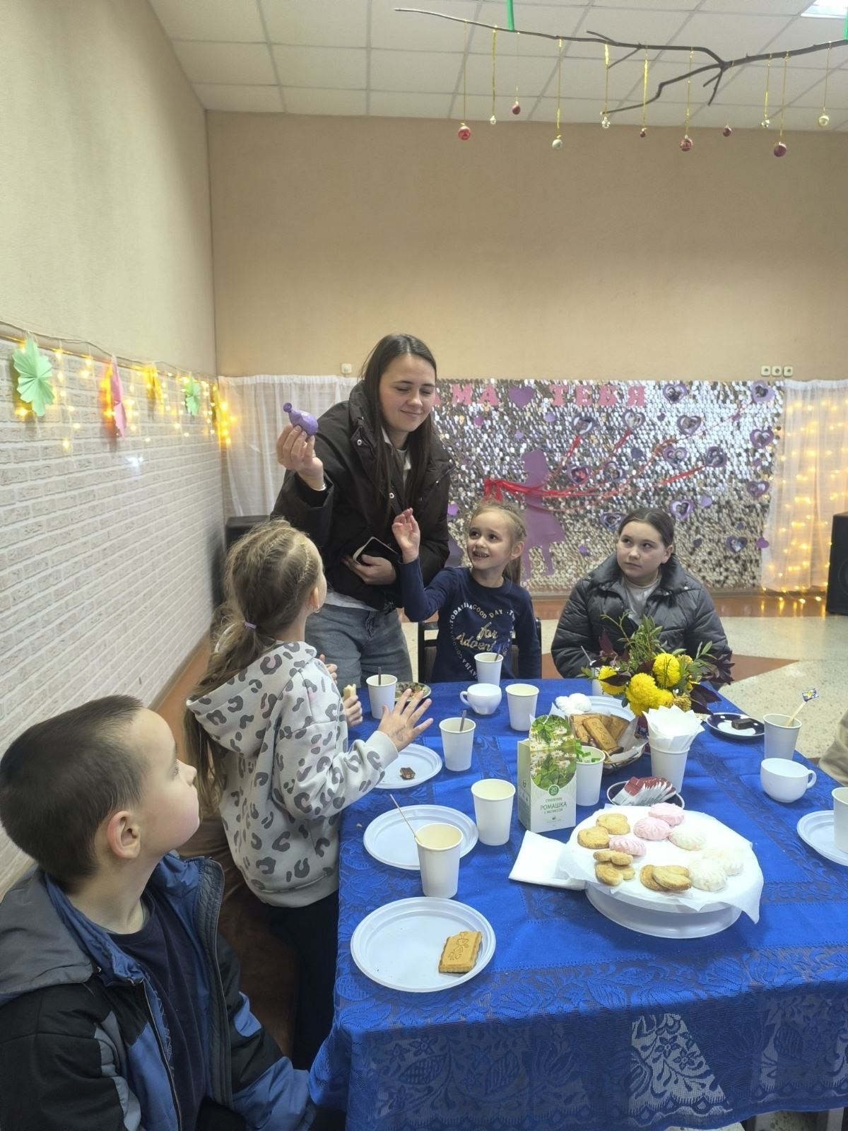 Тепло, песни и ретро-музыка: в Ленинском клубе Бобруйского района чествовали мам