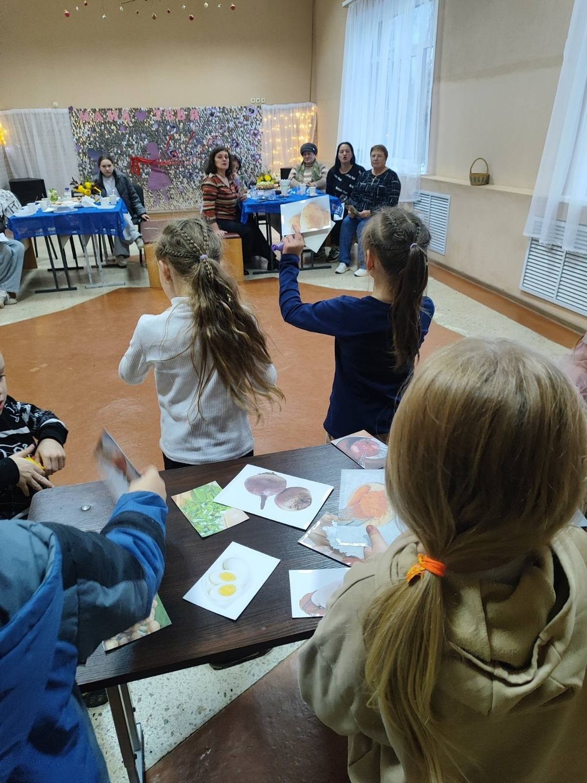 Тепло, песни и ретро-музыка: в Ленинском клубе Бобруйского района чествовали мам