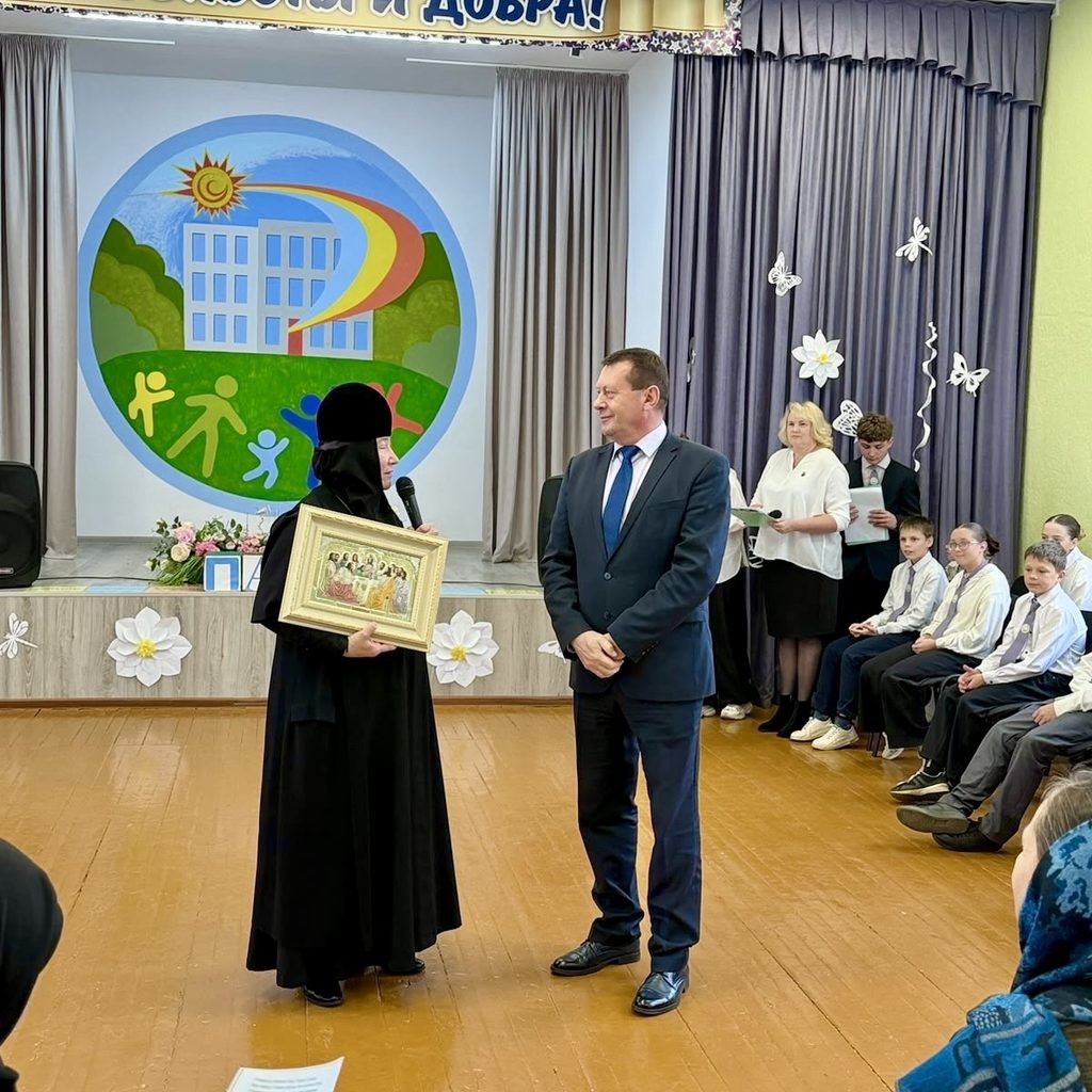 Настоятельница Бобруйского женского монастыря игумения Параскева посетила Каменскую школу-интернат в Неделю родительской любви