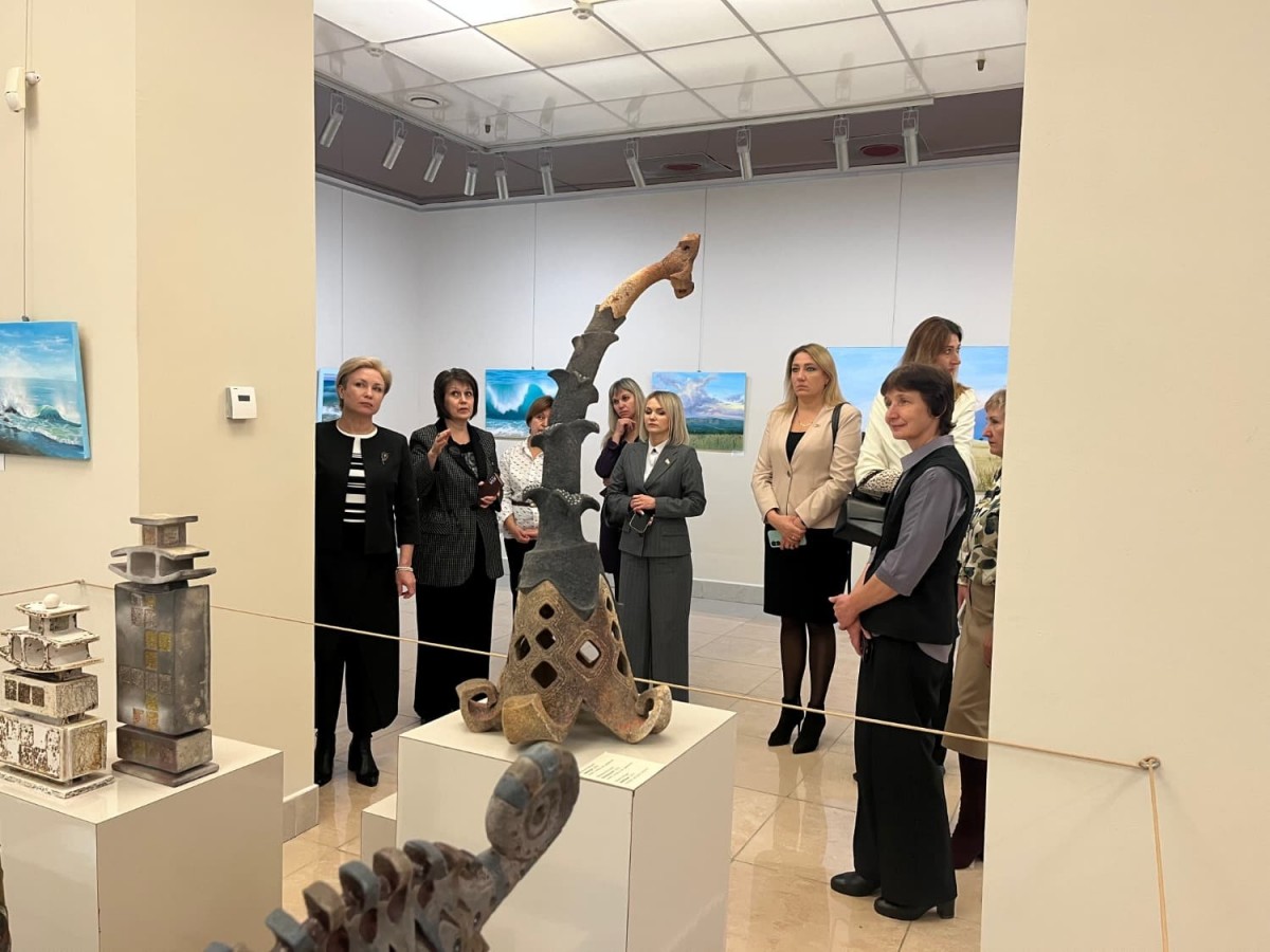 От отчётов &mdash; к искусству: коллектив управления по образованию Бобруйска побывал в художественном музее