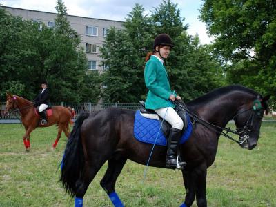 Воспитанницы конно-спортивной школы