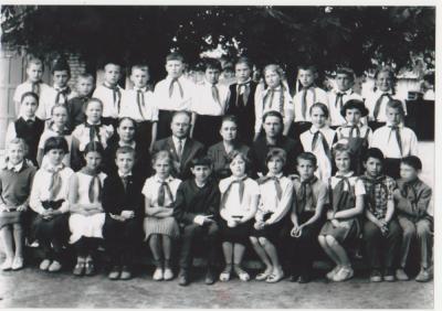8школа 4А класс май 1966г.