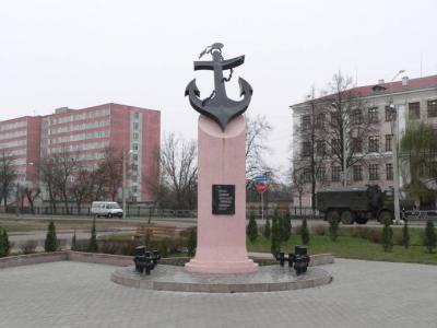 Мемориальный памятный знак в честь моряков Днепровской военной флотилии